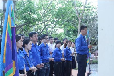 Dâng hương tại Nghĩa Trũng- Khuê Trung